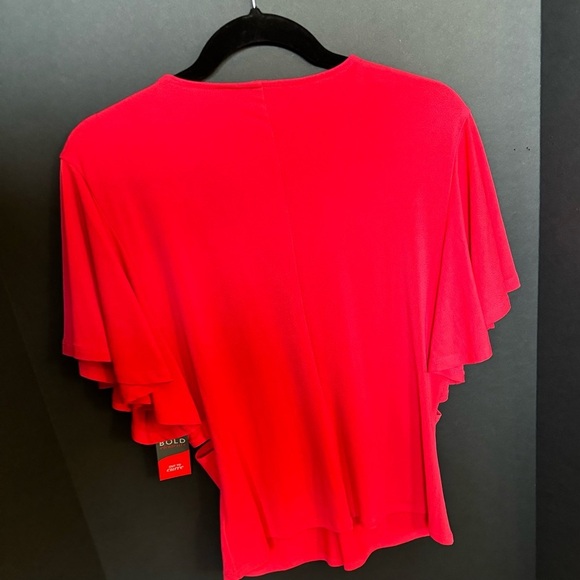 BOLD elements Cut to Curve with cut out and keyhole elements Shirt - Picture 8 of 9